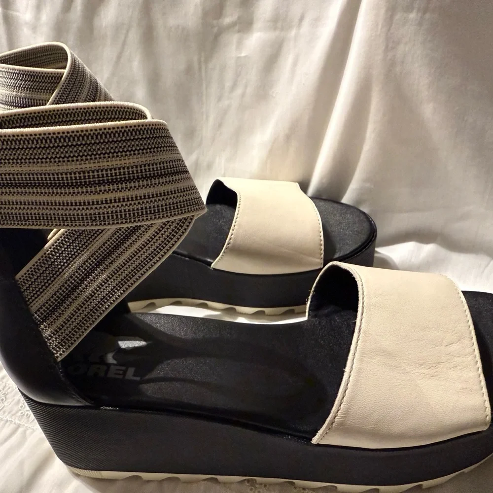 EUC SOREL Women’s Size 8 (Fits more like 8.5) Black/Cream Wedge Like New Sandals